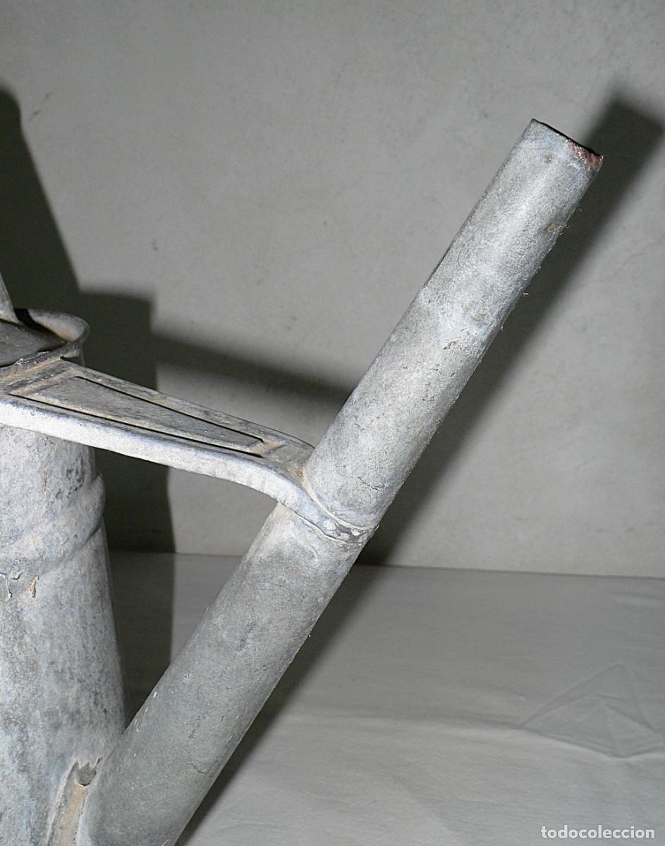Antig&uuml;edades: ANTIGUA REGADERA DE ZINC - Foto 6
