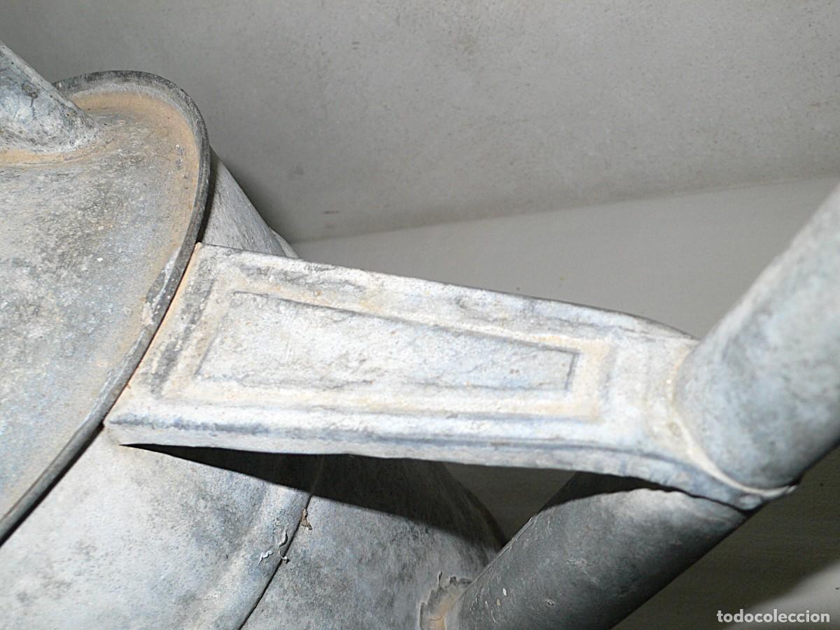 Antig&uuml;edades: ANTIGUA REGADERA DE ZINC - Foto 7