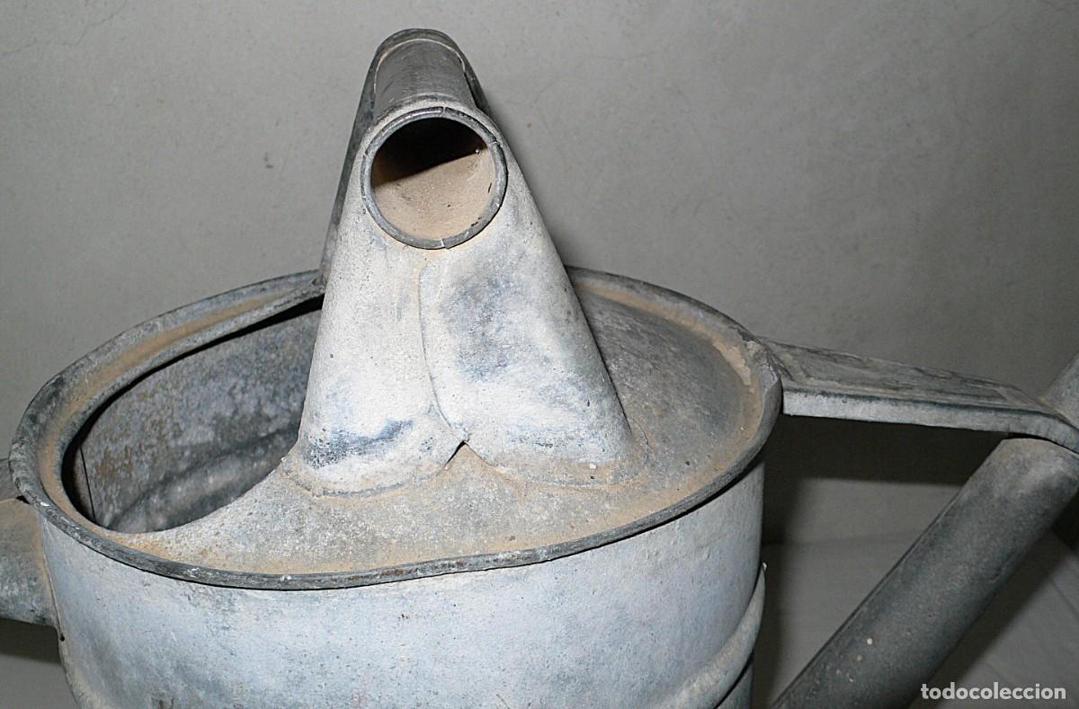 Antig&uuml;edades: ANTIGUA REGADERA DE ZINC - Foto 8