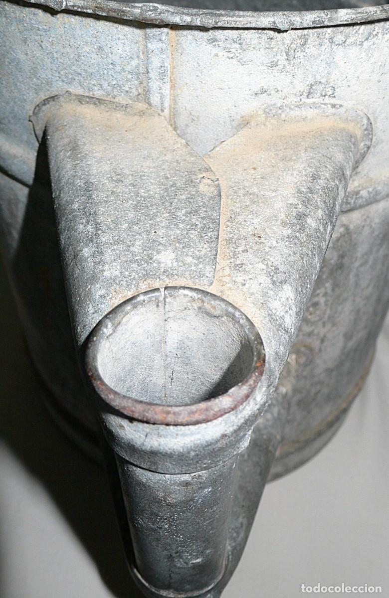 Antig&uuml;edades: ANTIGUA REGADERA DE ZINC - Foto 11