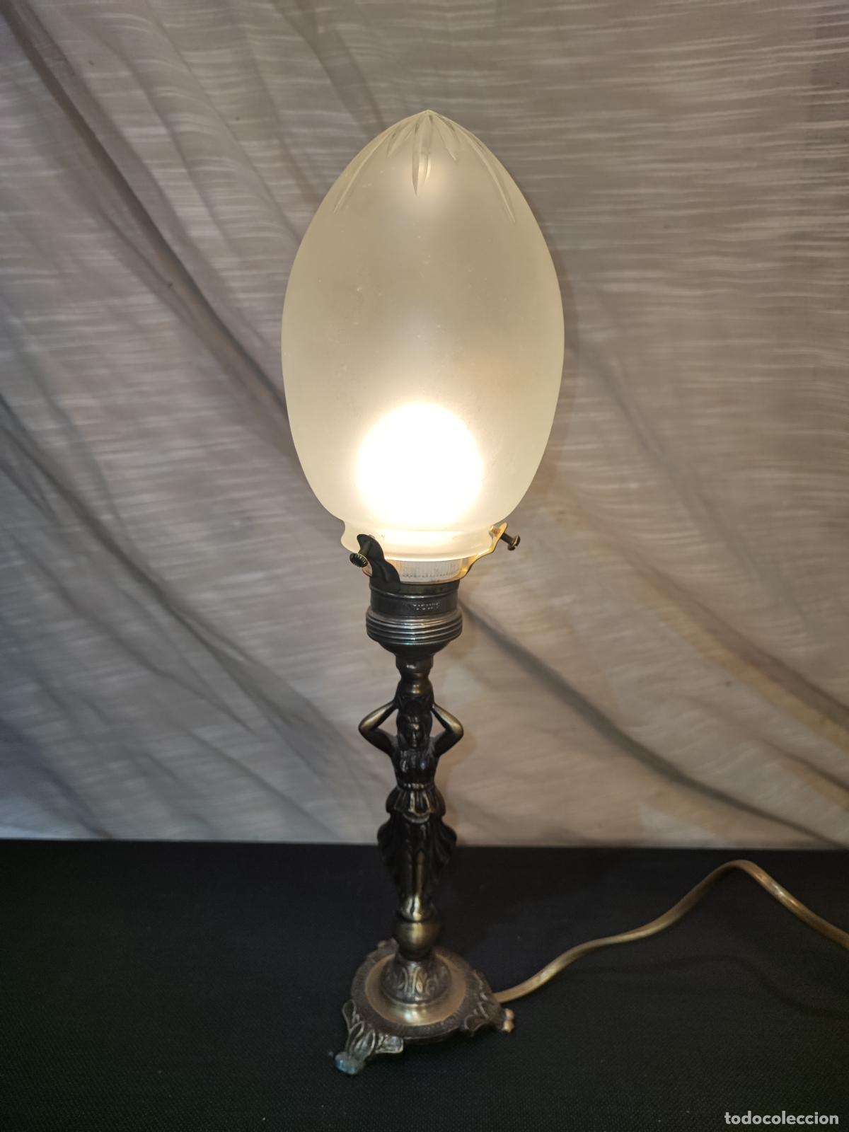 Antig&uuml;edades: LAMPARA DE BRONCE DE MESA CON GLOBO - Foto 2