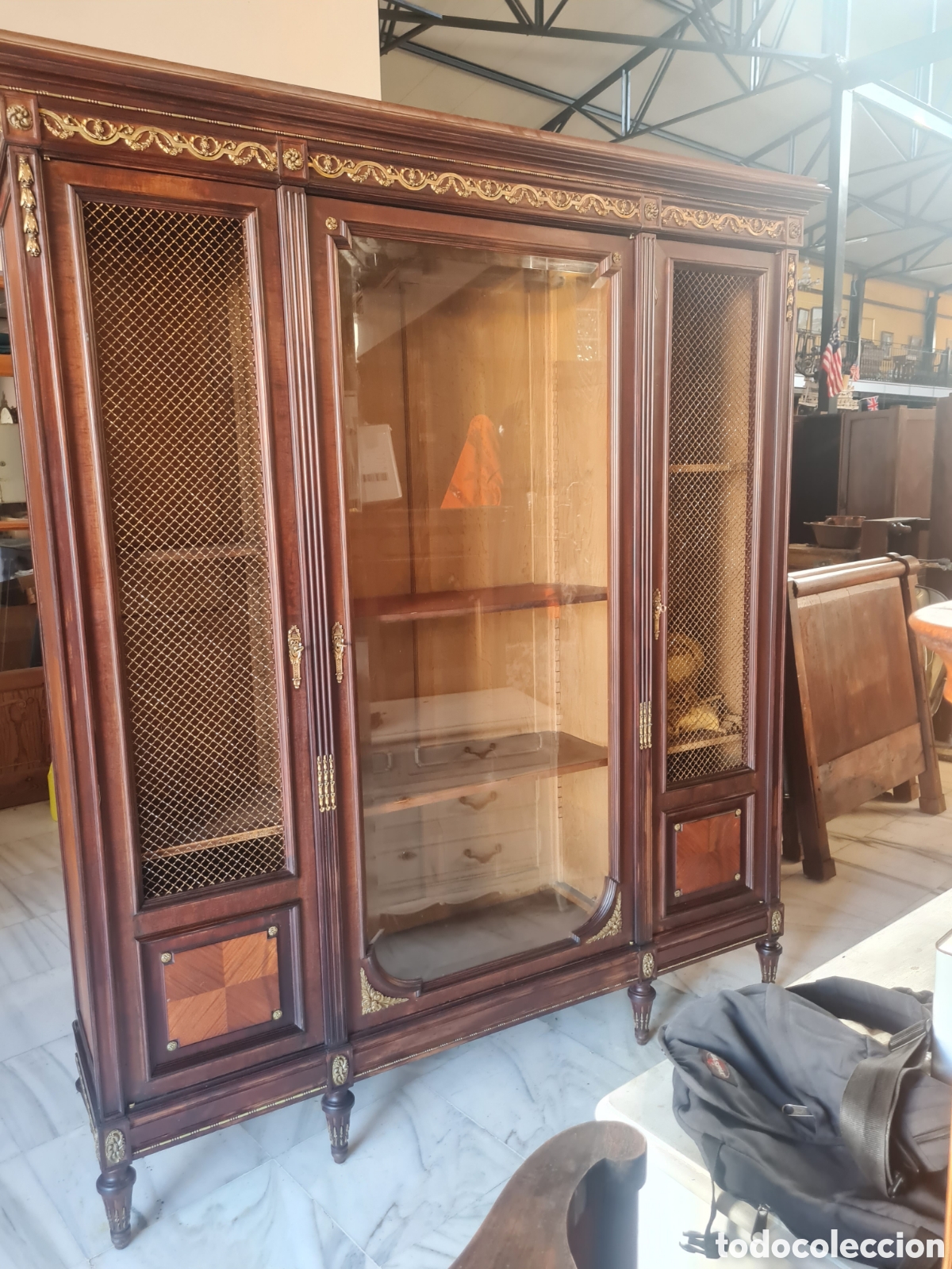 Antig&uuml;edades: Vitrina estilo Luis 16 - Foto 2