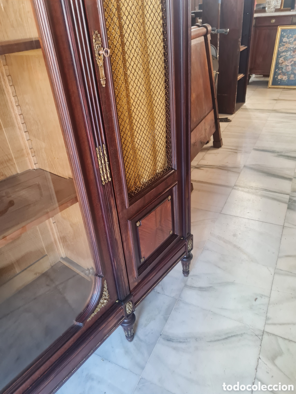 Antig&uuml;edades: Vitrina estilo Luis 16 - Foto 6