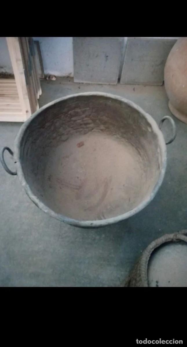 Antig&uuml;edades: Enorme caldera de cobre punzonada - Foto 1