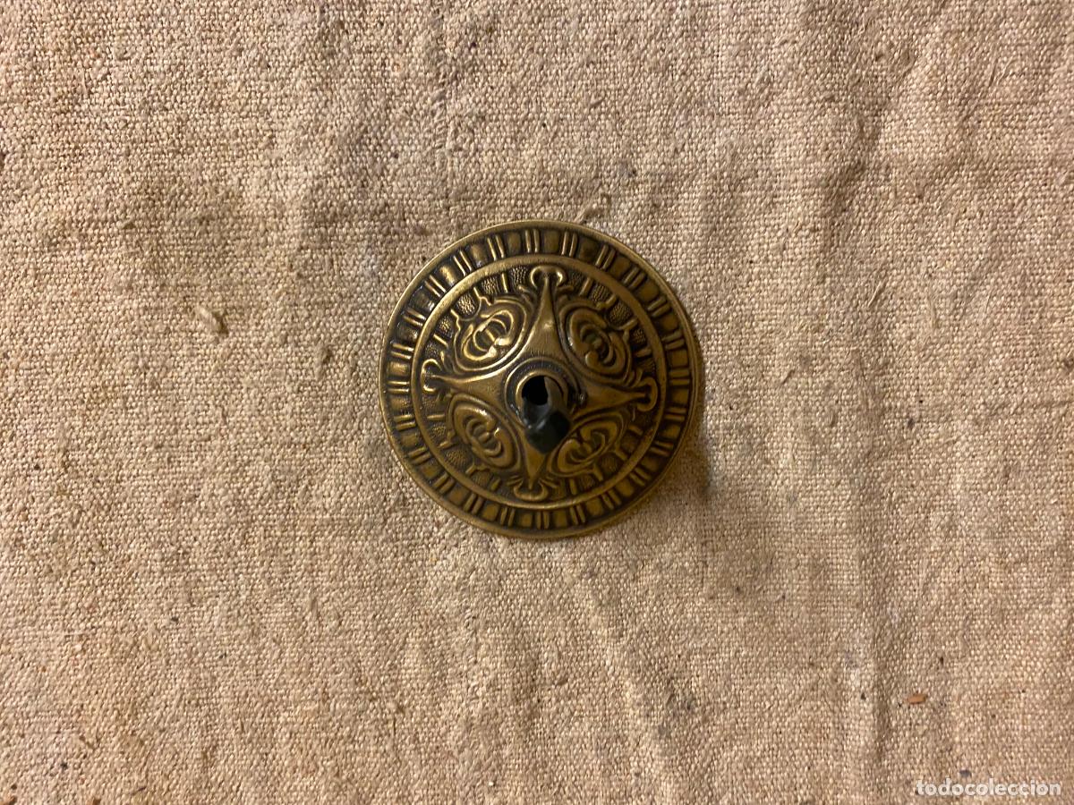 Antig&uuml;edades: plafon para lampara y laton - Foto 3