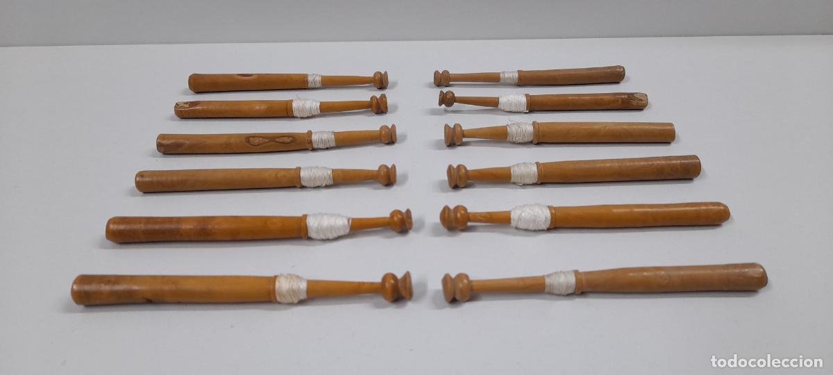Antig&uuml;edades: BOLILLOS ANTIGUOS EN MADERA CON HILO - Foto 2