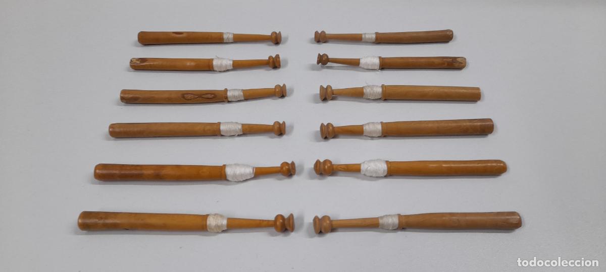 Antig&uuml;edades: BOLILLOS ANTIGUOS EN MADERA CON HILO - Foto 1