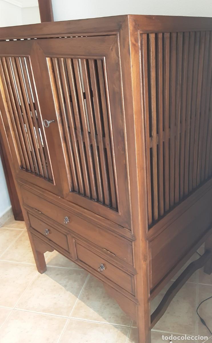 Antig&uuml;edades: Mueble tv madera teka alistonado - Foto 3