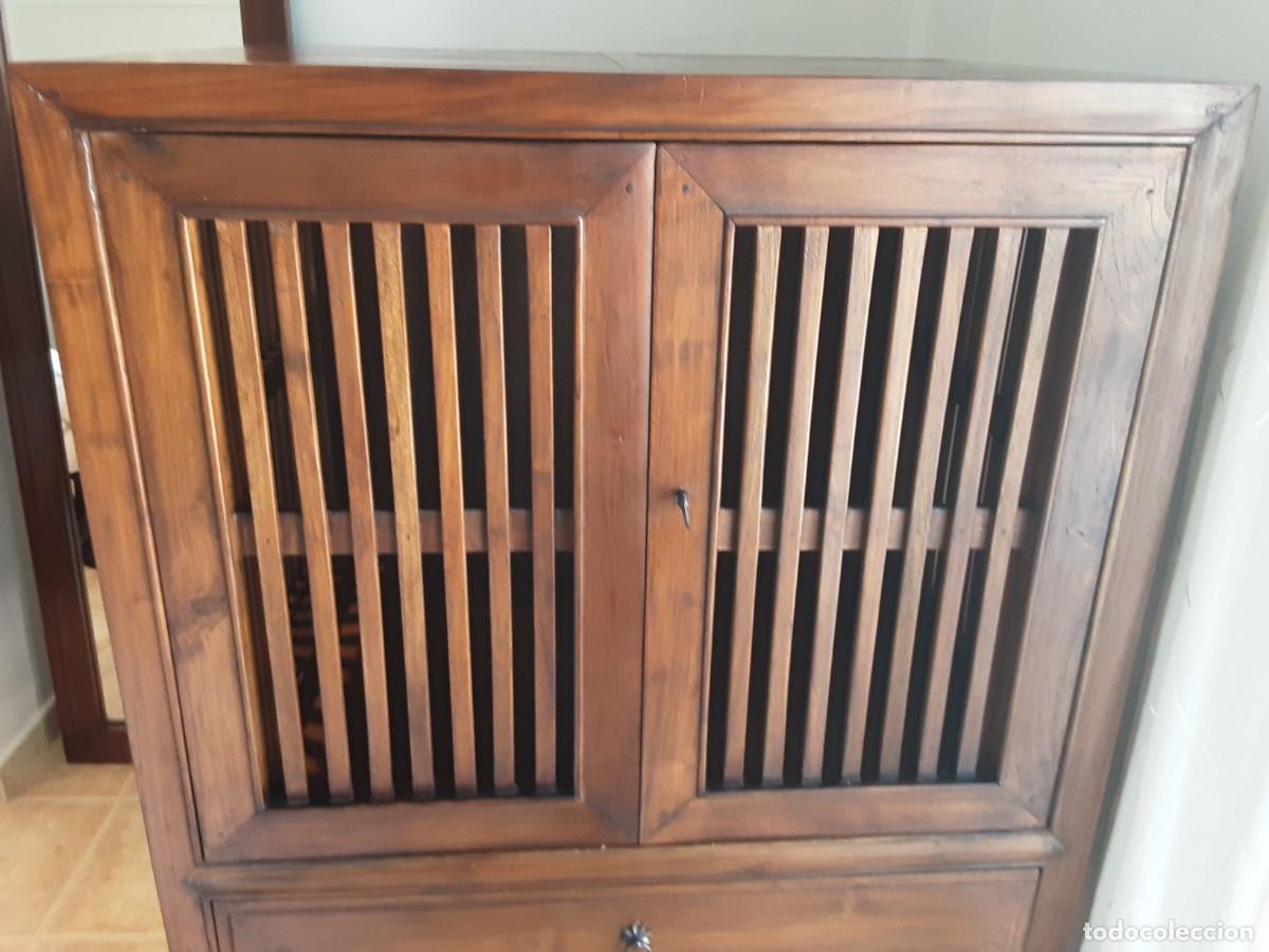 Antig&uuml;edades: Mueble tv madera teka alistonado - Foto 5
