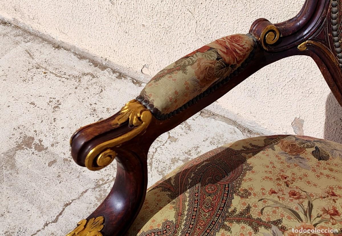 Antig&uuml;edades: Sillon antiguo de madera tallada y sobredorada - Foto 4