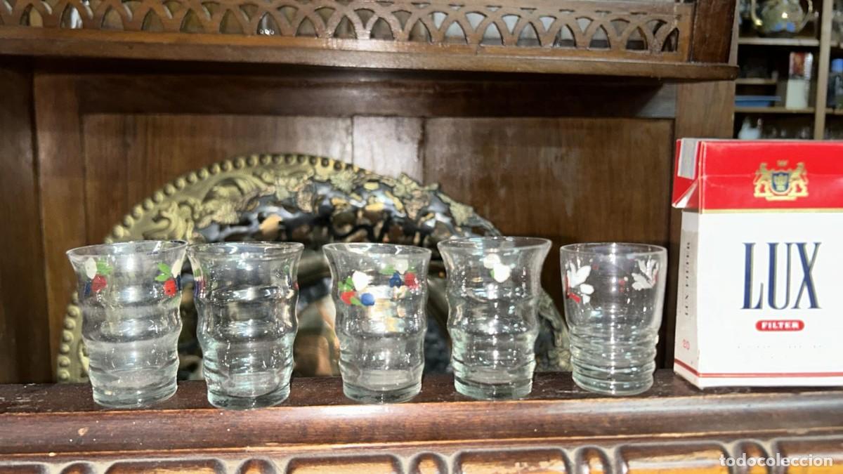 Antig&uuml;edades: VASOS ANTIGUOS DE CHUPITO A ELEGIR - Foto 1