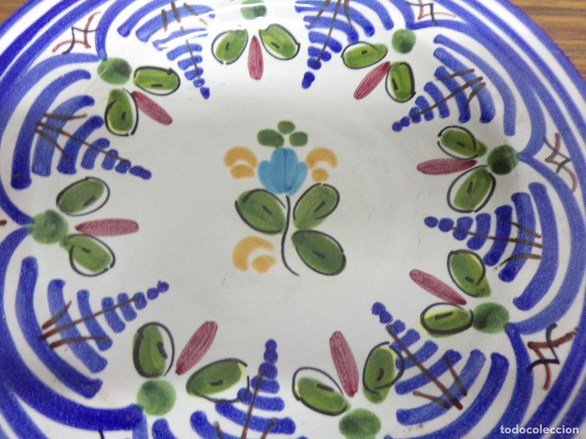 Antig&uuml;edades: plato ceramica de talavera - Foto 2
