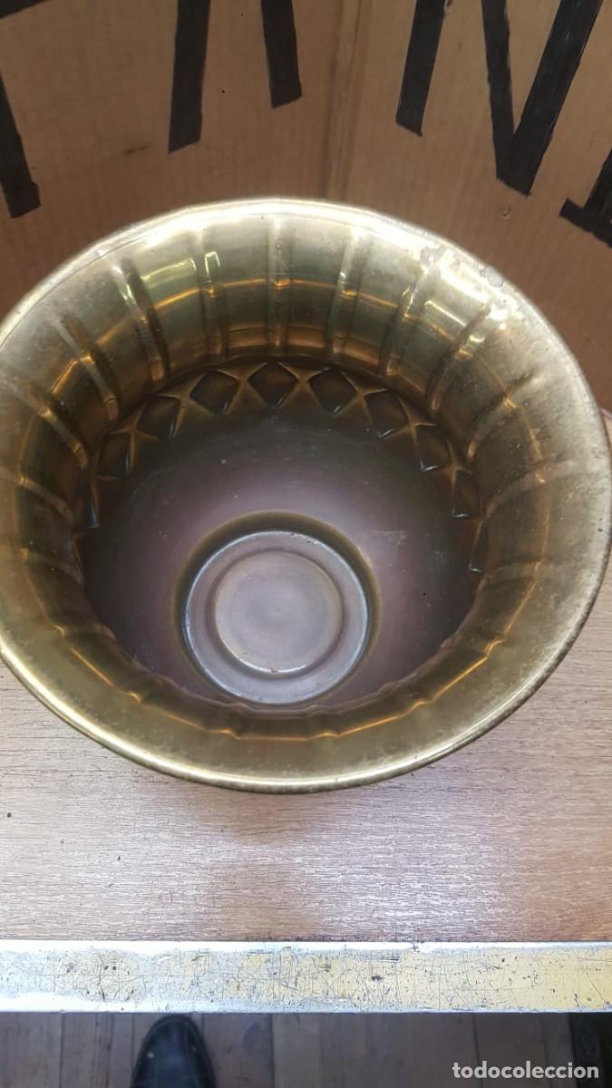 Antig&uuml;edades: MACETERO O CENTRO DE BRONCE - Foto 2