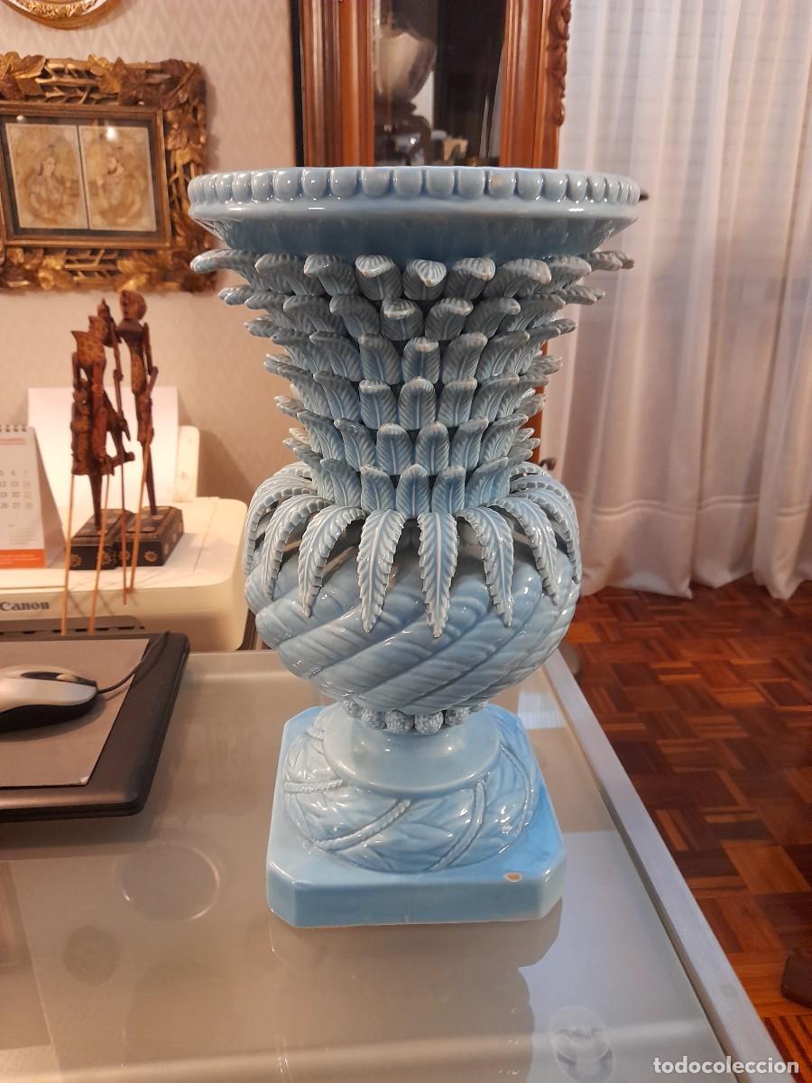 Antig&uuml;edades: Jarron en cer&aacute;mica azul de Manises - Foto 1