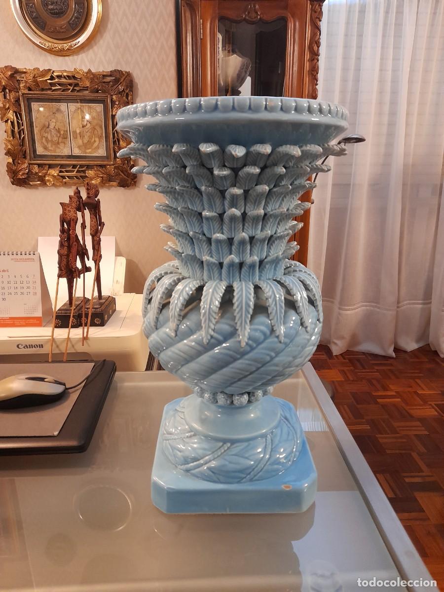 Antig&uuml;edades: Jarron en cer&aacute;mica azul de Manises - Foto 2