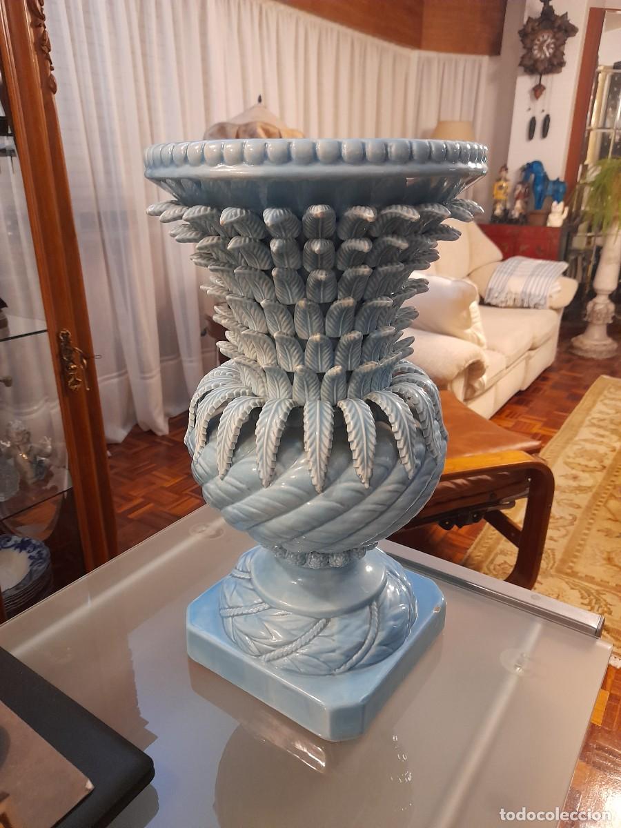 Antig&uuml;edades: Jarron en cer&aacute;mica azul de Manises - Foto 3