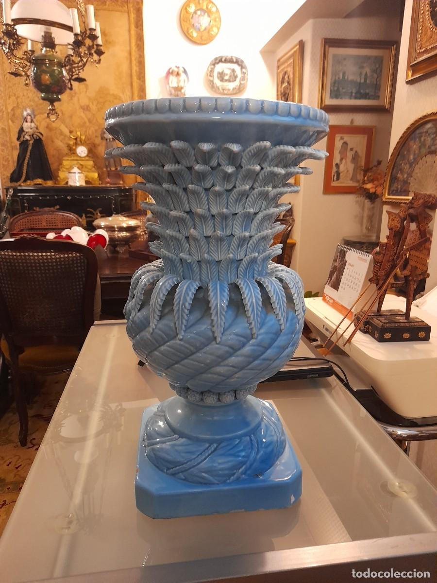 Antig&uuml;edades: Jarron en cer&aacute;mica azul de Manises - Foto 4