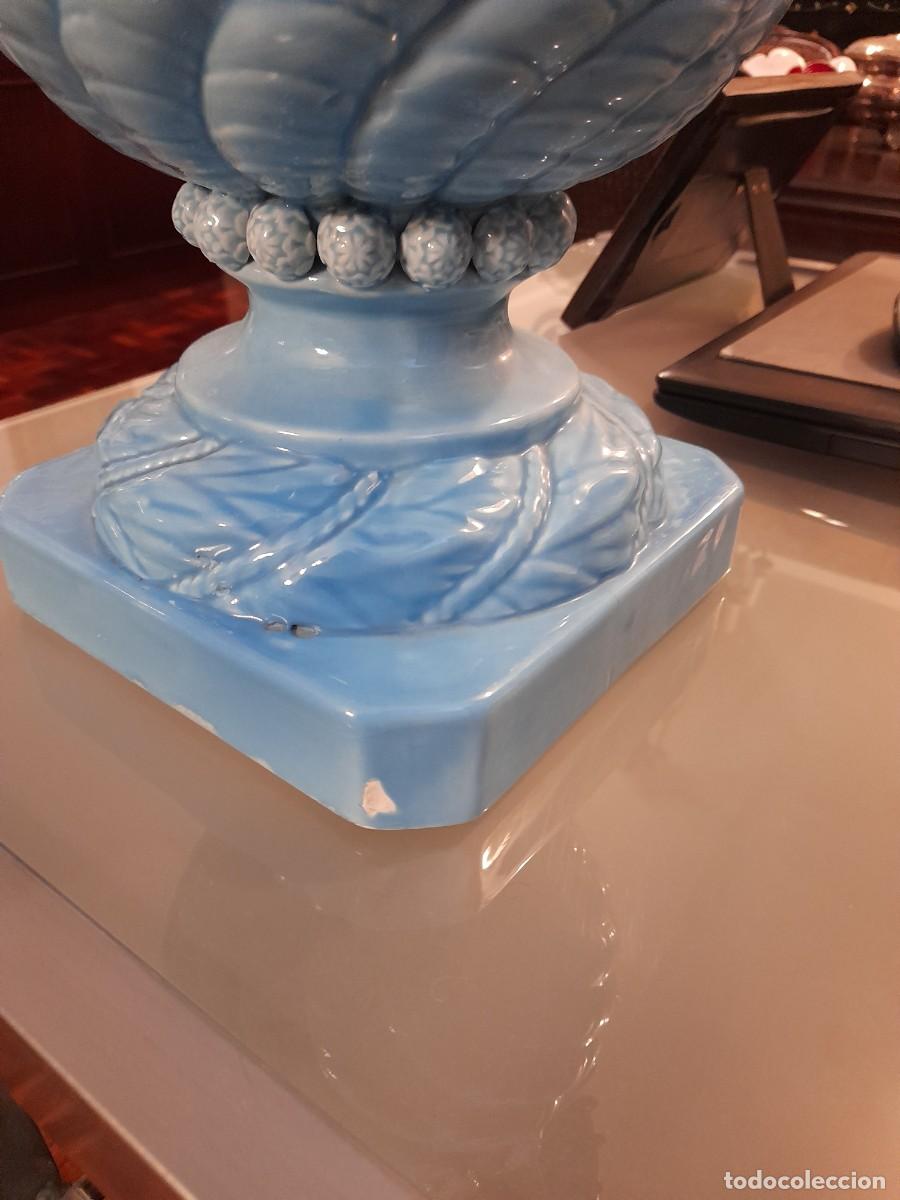 Antig&uuml;edades: Jarron en cer&aacute;mica azul de Manises - Foto 8