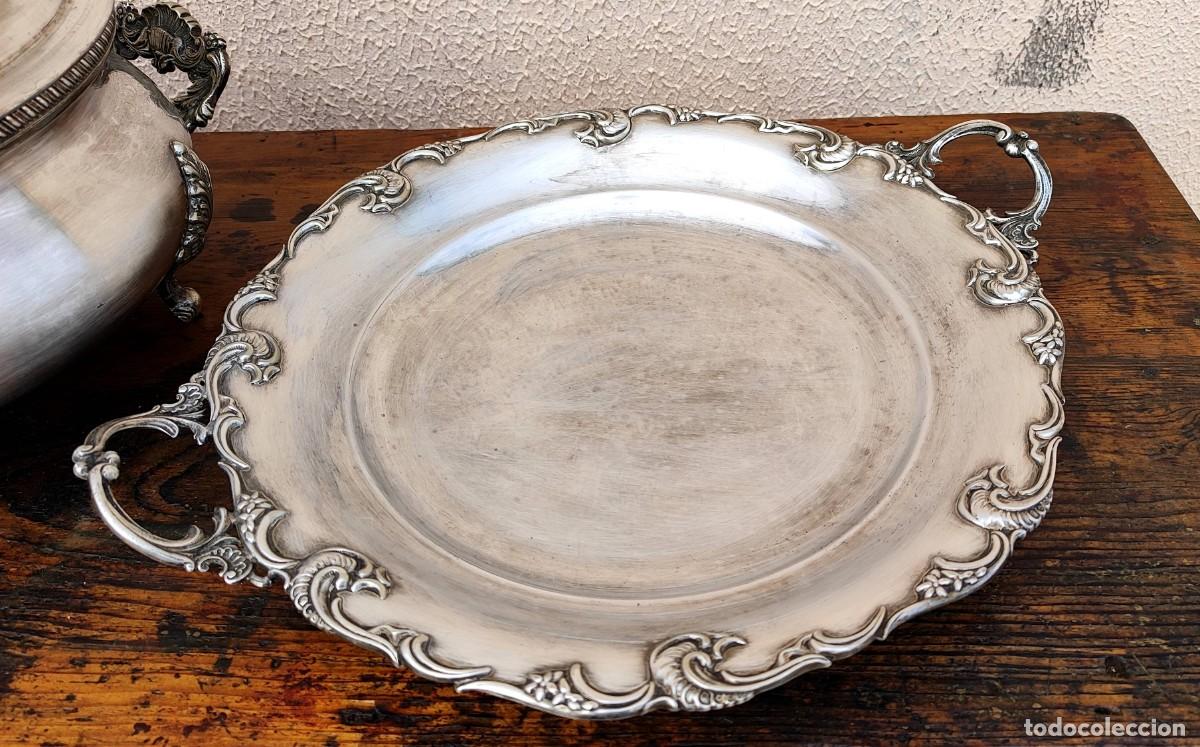Antig&uuml;edades: Gran sopera con bandeja en metal plateado - Foto 6