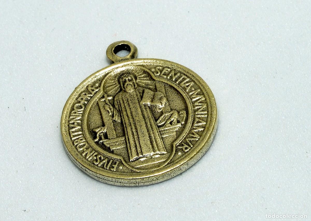 Antig&uuml;edades: MEDALLA DE SAN BENITO ALUMINIO, COMO NUEVA - Foto 2