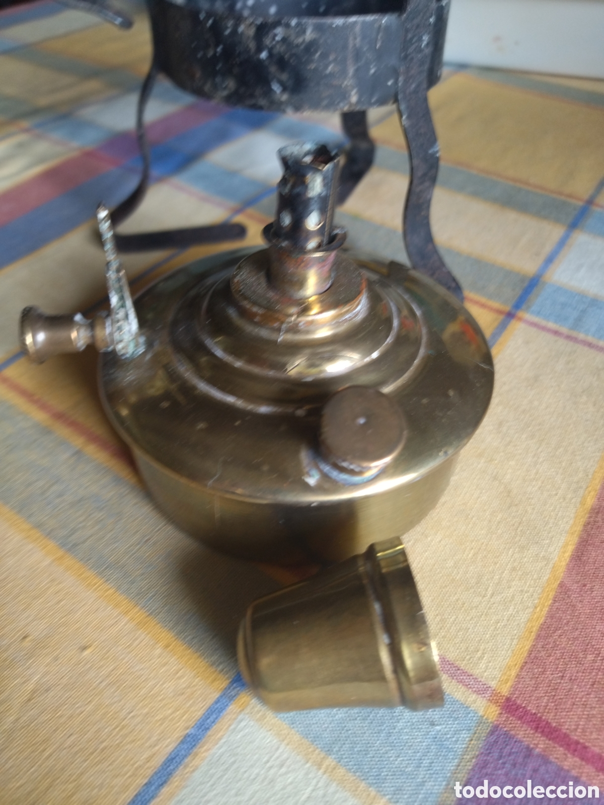 Antig&uuml;edades: Hornillo de laton con soporte de hierro - Foto 1