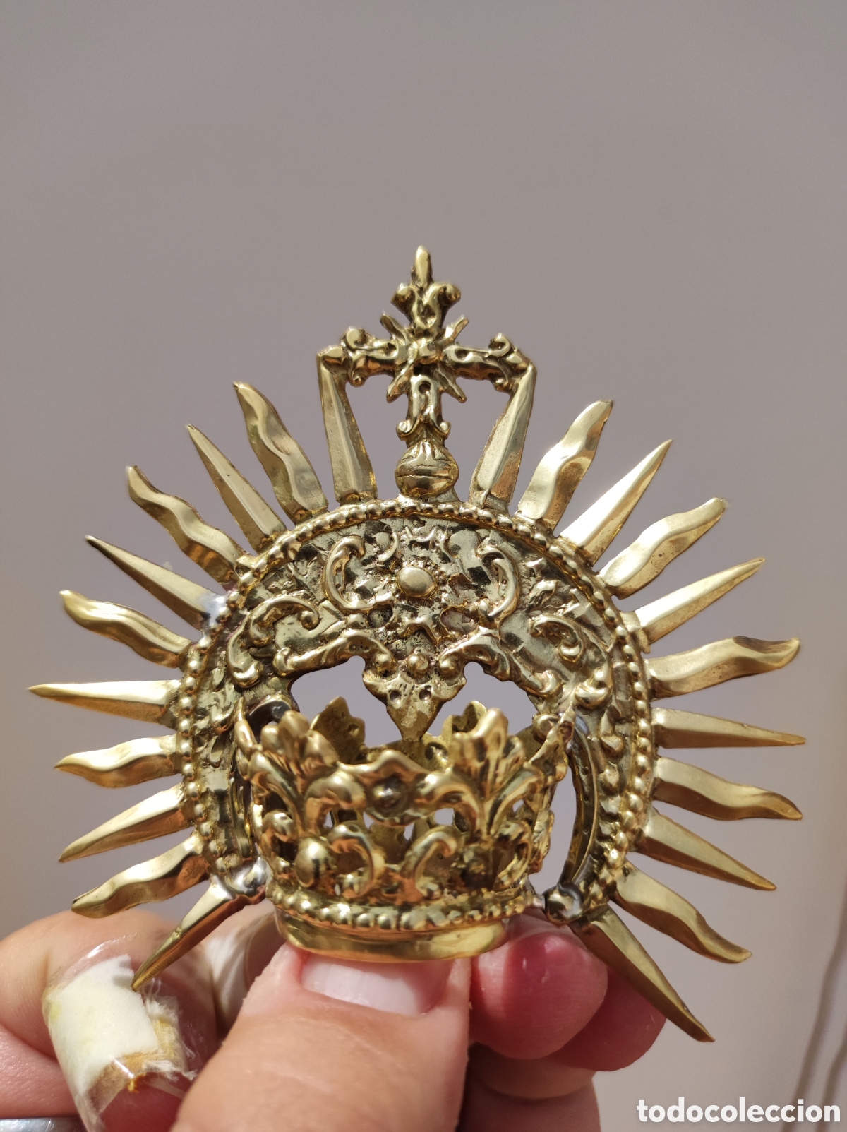 Antig&uuml;edades: Corona de lat&oacute;n de 2.5cm de di&aacute;metro el canasto - Foto 6