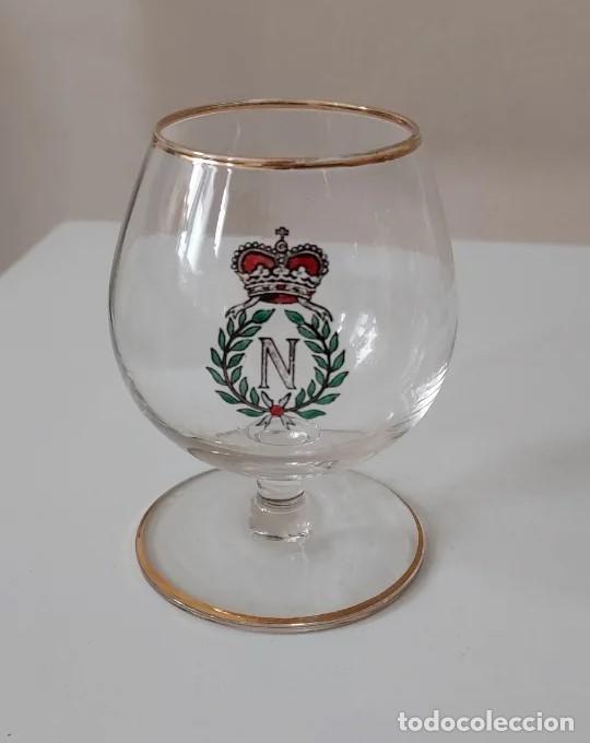 Antig&uuml;edades: COPAS PEQUE&Ntilde;AS CON BORDE DORADO Y ESCUDO - Foto 1