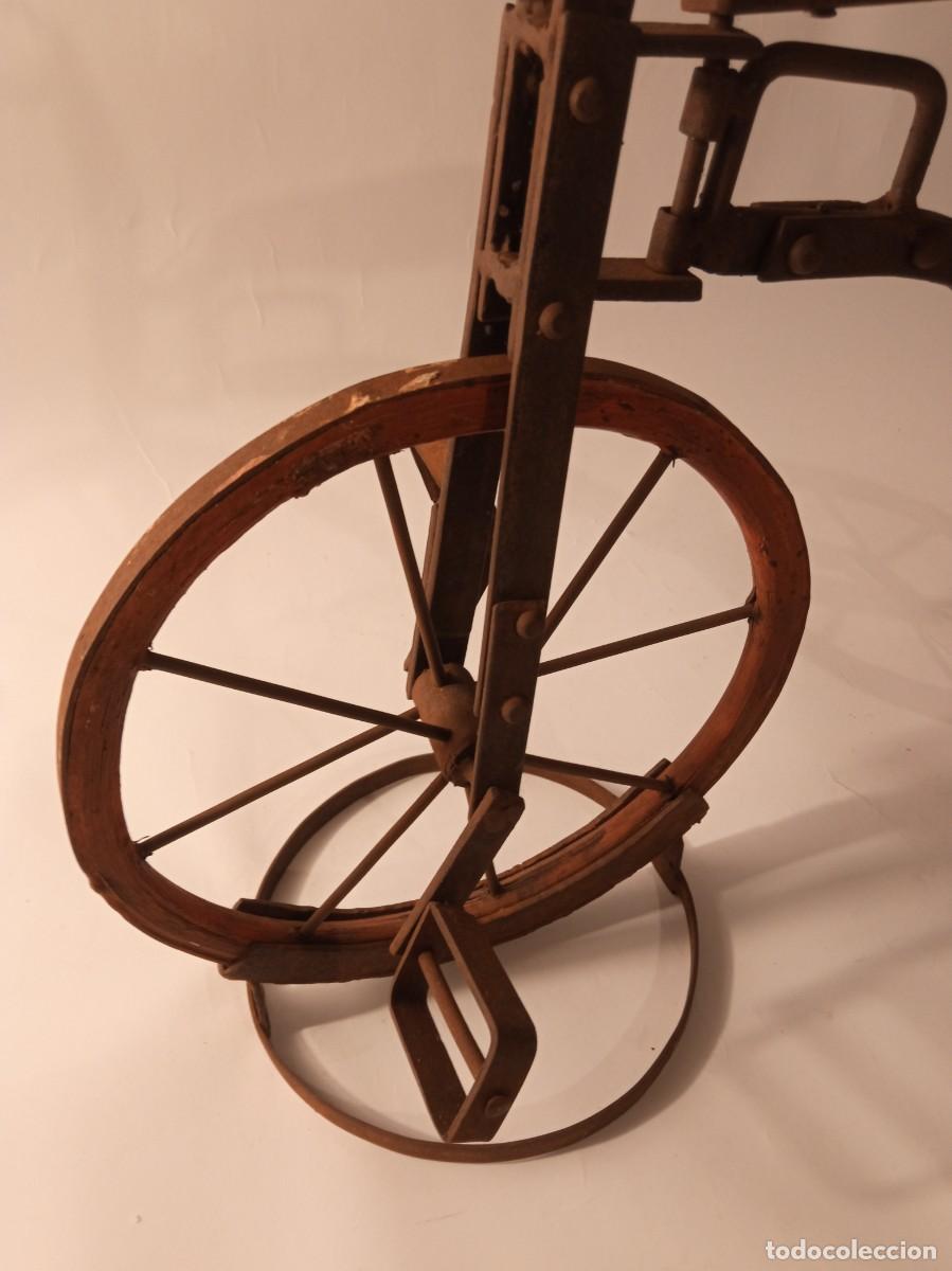 Antig&uuml;edades: biciceta de madera y hierro - Foto 4