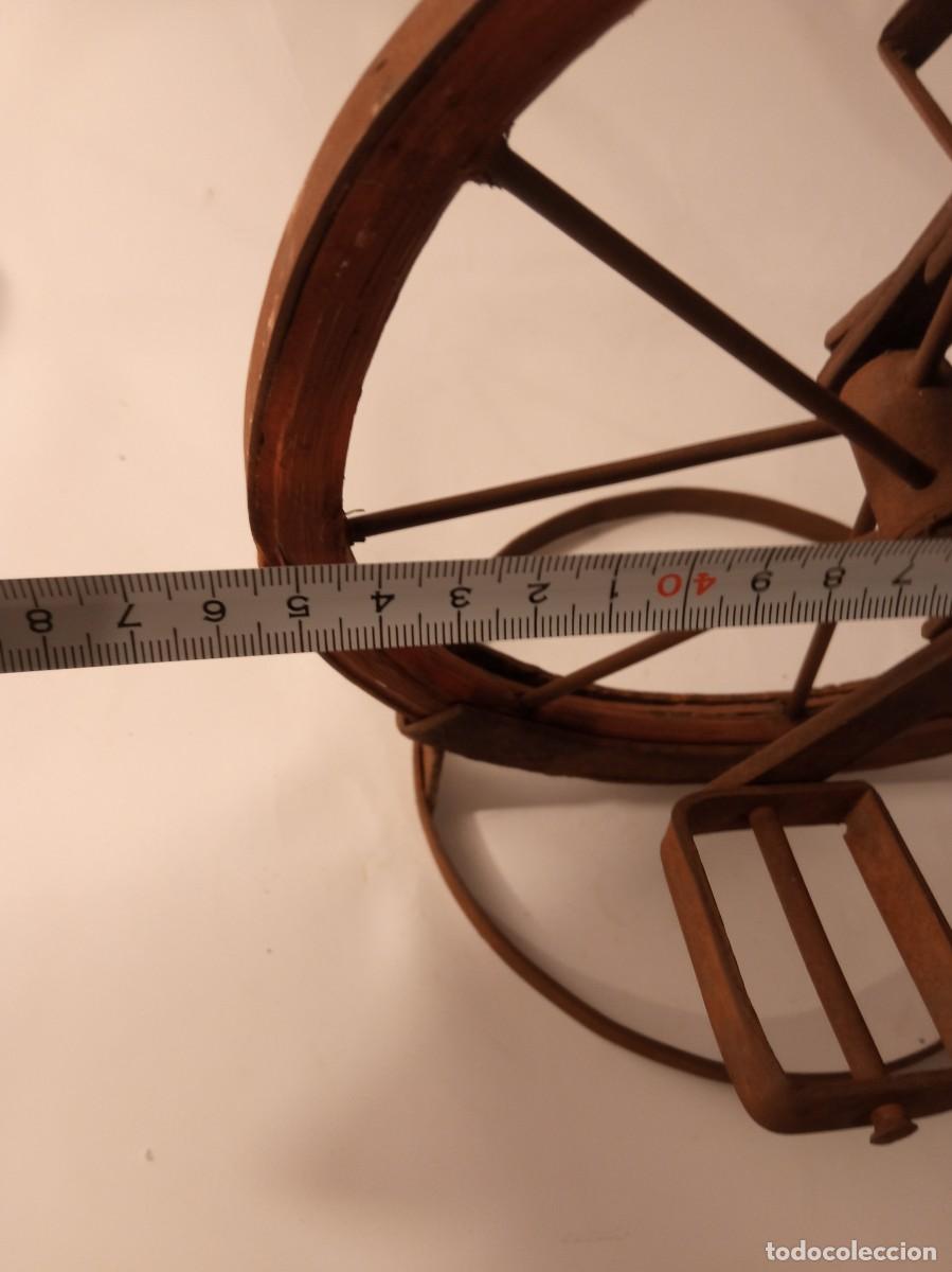 Antig&uuml;edades: biciceta de madera y hierro - Foto 15