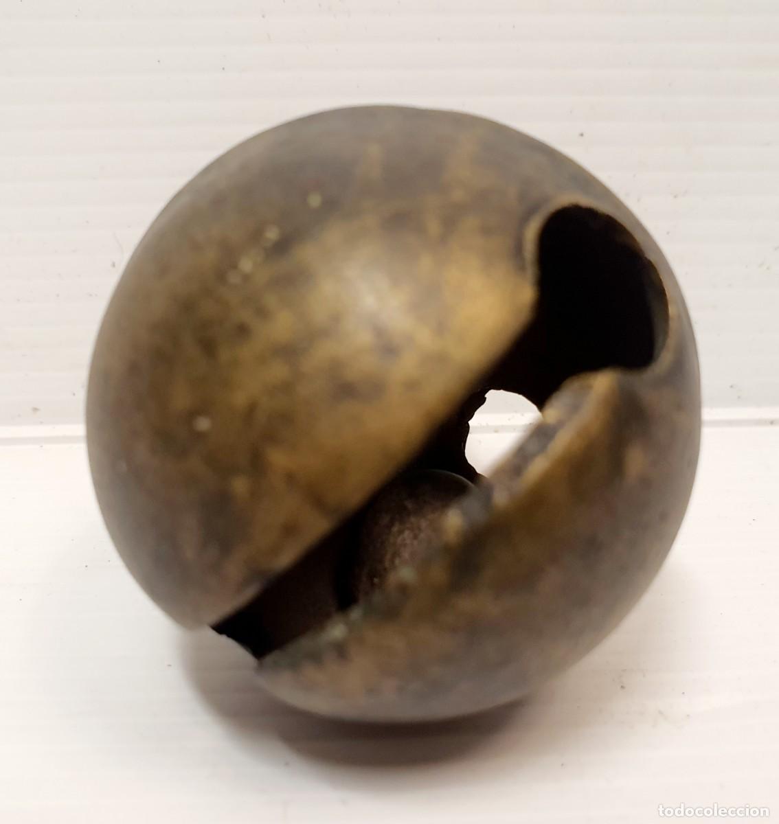 Antig&uuml;edades: ANTIGUO CASCABEL DE METAL - Foto 1