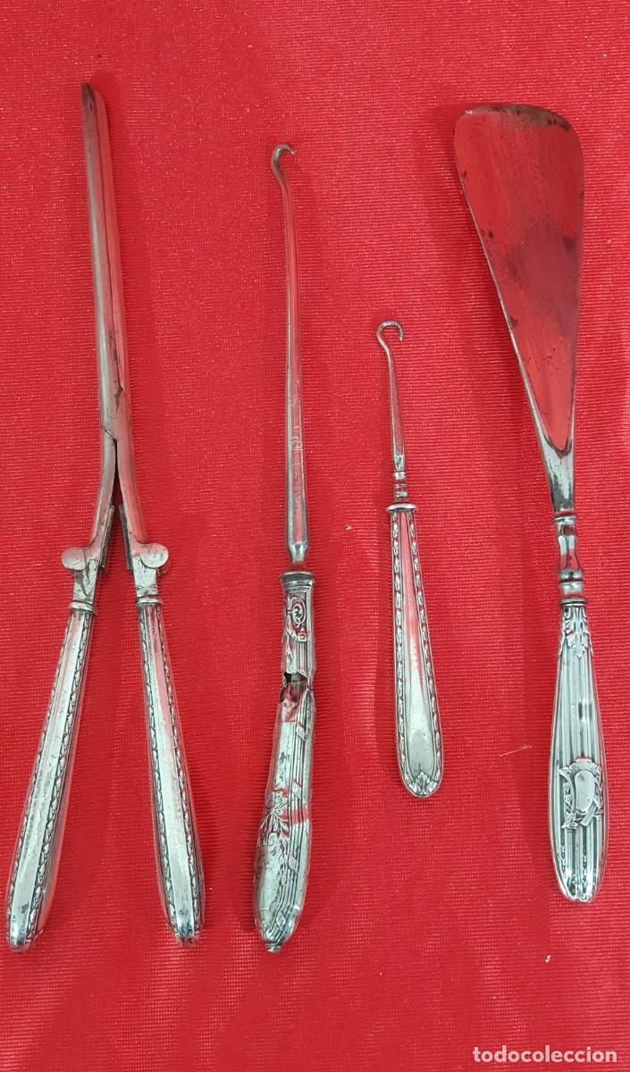 Antig&uuml;edades: Set de utensilios con empu&ntilde;adora de plata - Foto 1