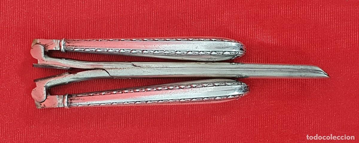 Antig&uuml;edades: Set de utensilios con empu&ntilde;adora de plata - Foto 3