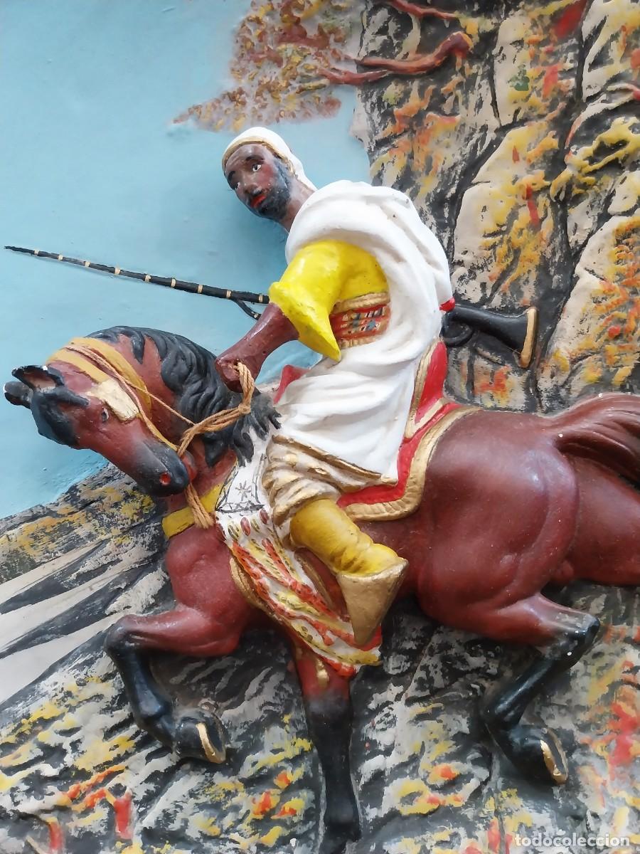 Antig&uuml;edades: Plato en relieve morisco a caballo - Foto 3