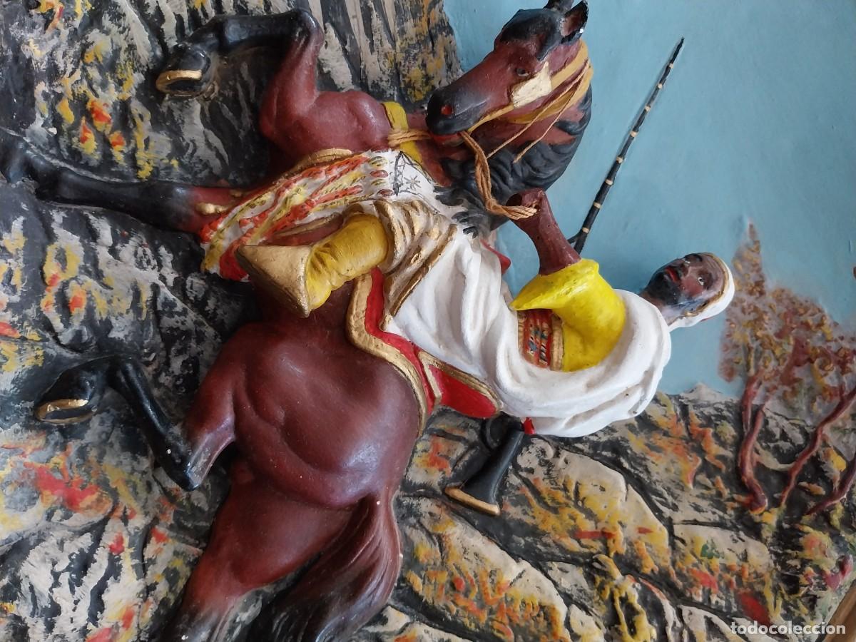 Antig&uuml;edades: Plato en relieve morisco a caballo - Foto 8