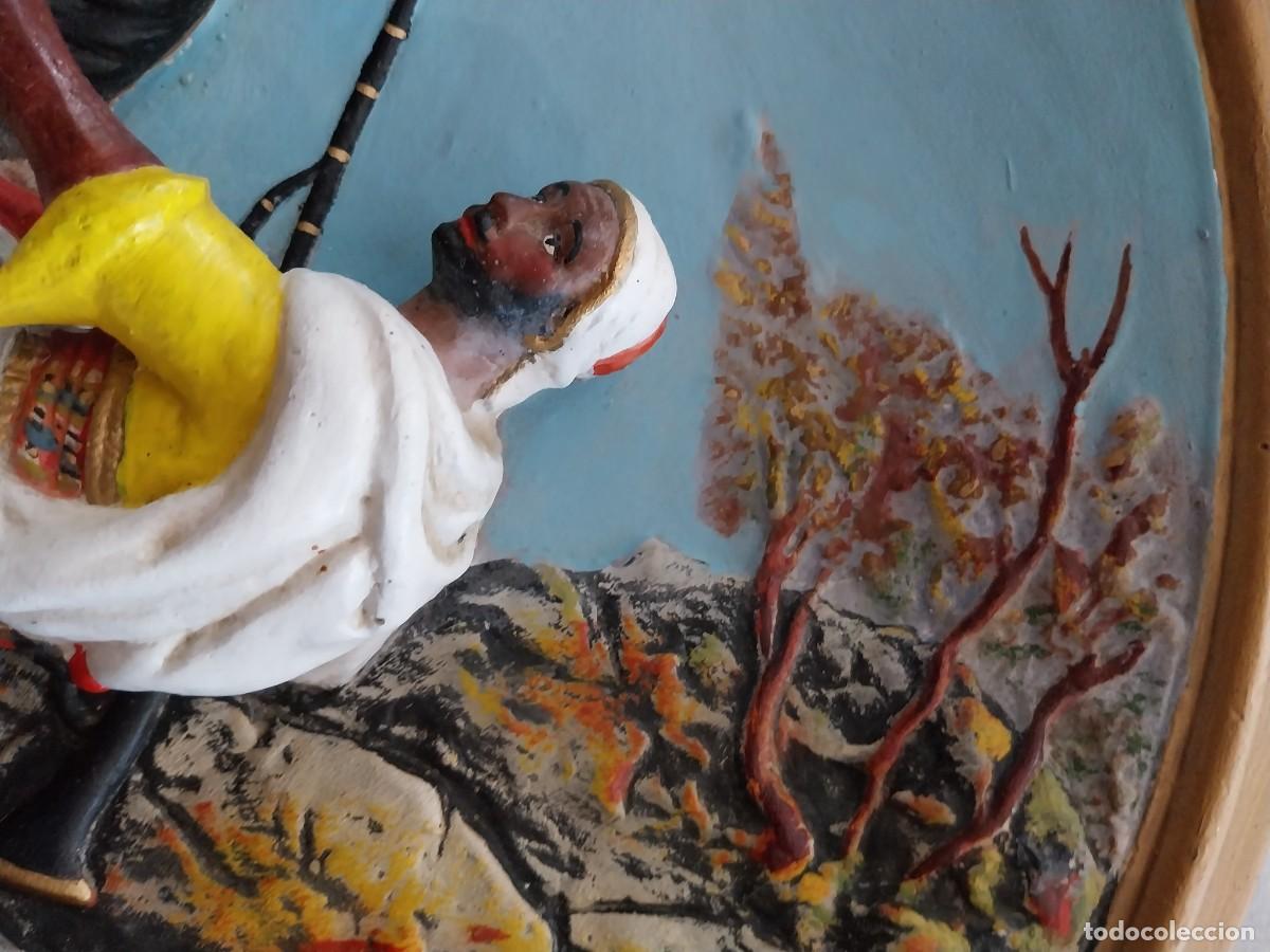 Antig&uuml;edades: Plato en relieve morisco a caballo - Foto 10