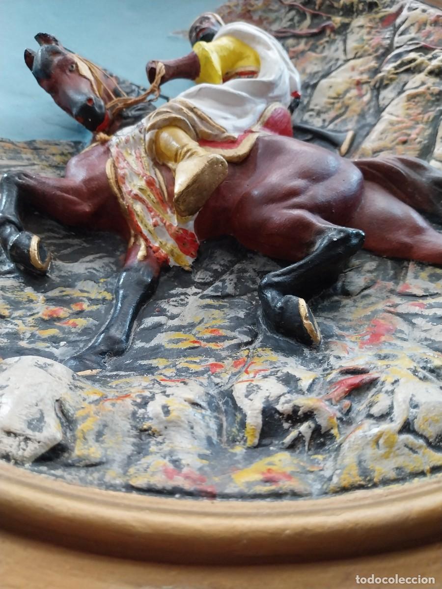 Antig&uuml;edades: Plato en relieve morisco a caballo - Foto 11