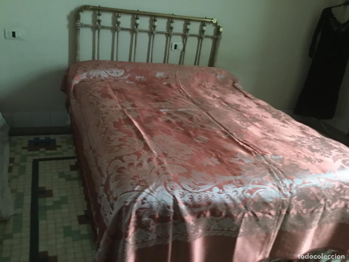 Antig&uuml;edades: Antigua colcha tornasolada - Foto 1