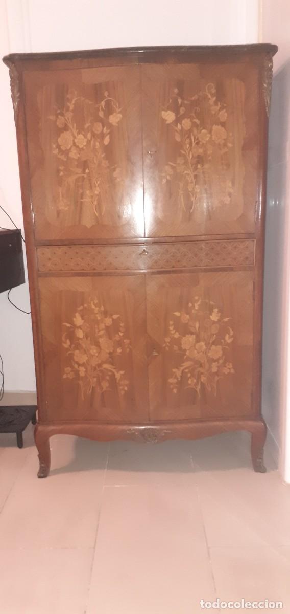 Antig&uuml;edades: Gabinete - C&oacute;moda alta con puertas y caj&oacute;n central - Foto 1