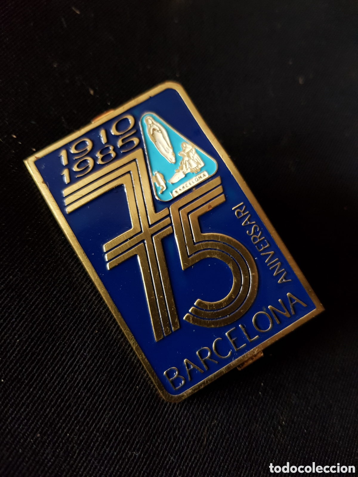 Antig&uuml;edades: ANTIGUA INSIGNIA ESMALTADA DEL 75 ANIVERSARIO VIRGEN DE LOURDES BARCELONA