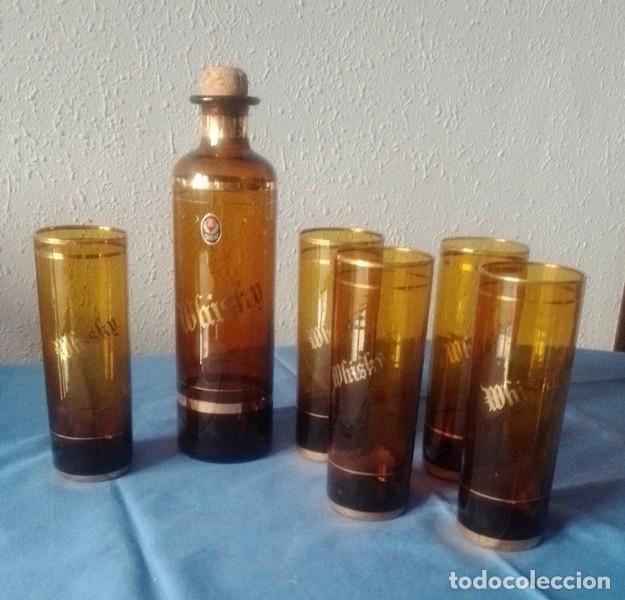 Antig&uuml;edades: juego whiscky botella y 5 vasos - Foto 1