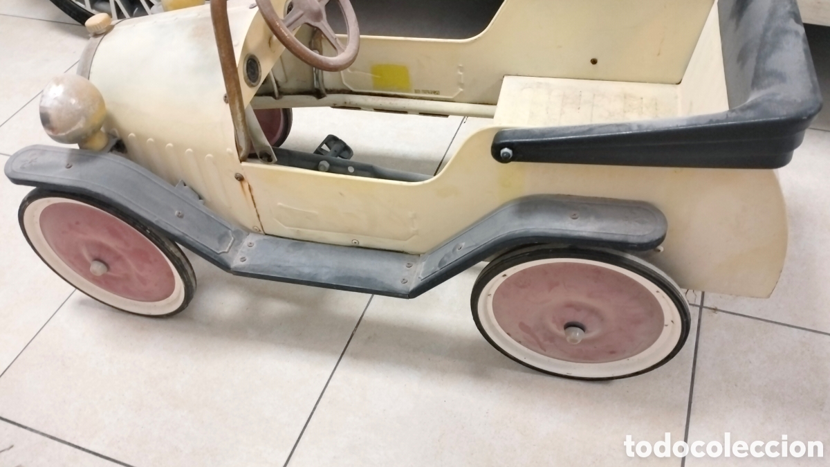 Antig&uuml;edades: Antiguo coche de pedales - Foto 5