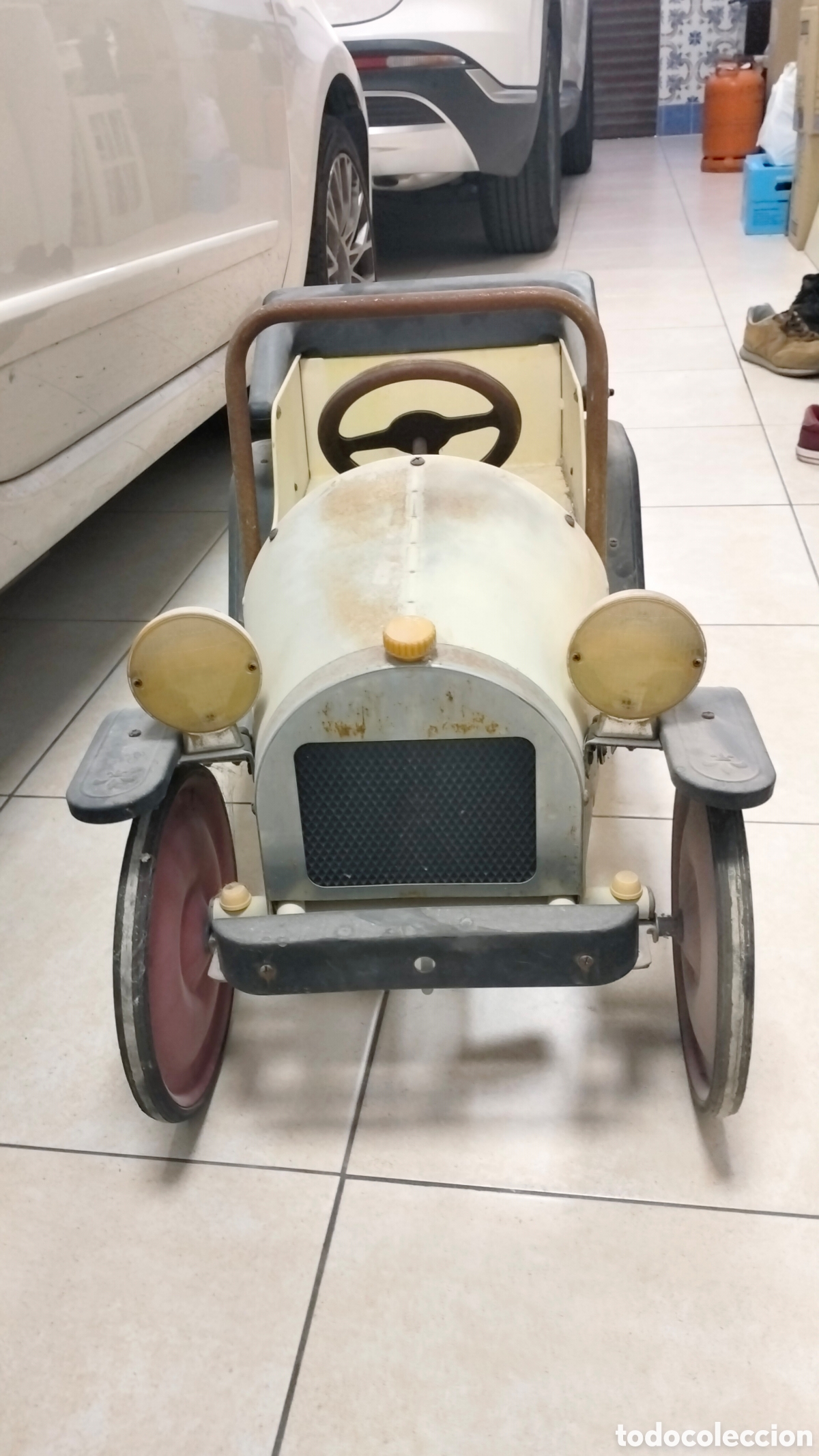 Antig&uuml;edades: Antiguo coche de pedales - Foto 6