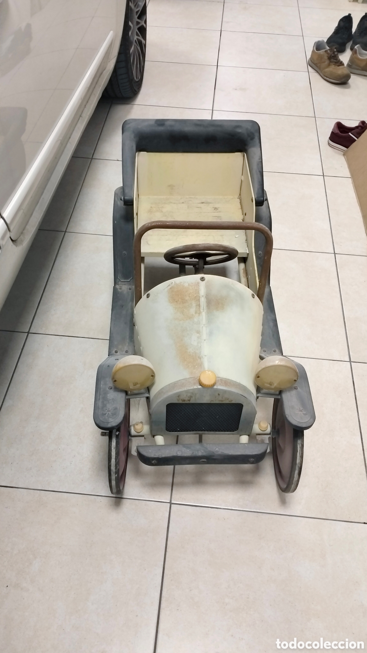 Antig&uuml;edades: Antiguo coche de pedales - Foto 7