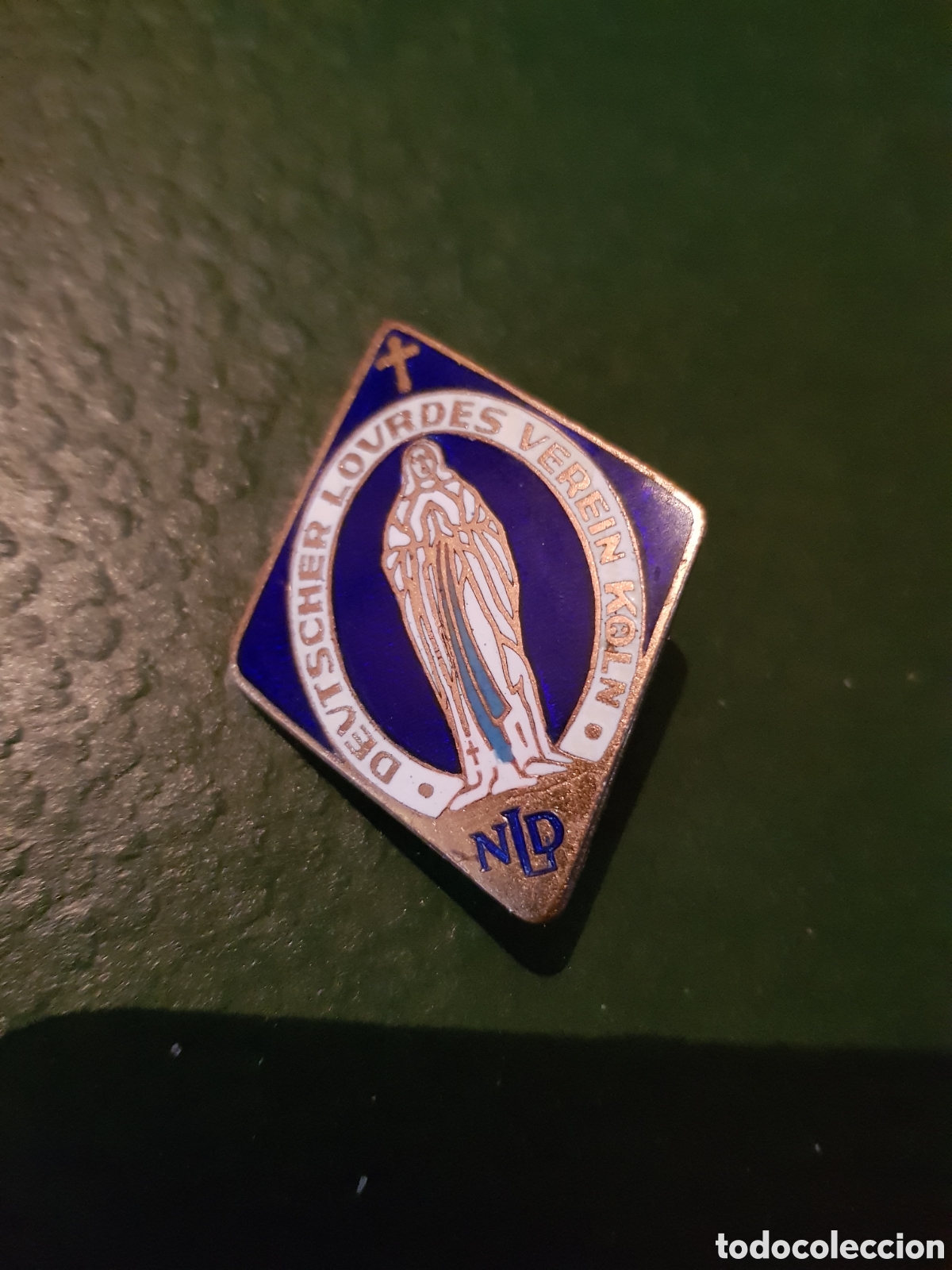 Antig&uuml;edades: ANTIGUA INSIGNIA ESMALTADA DE LA VIRGEN DE LOURDES