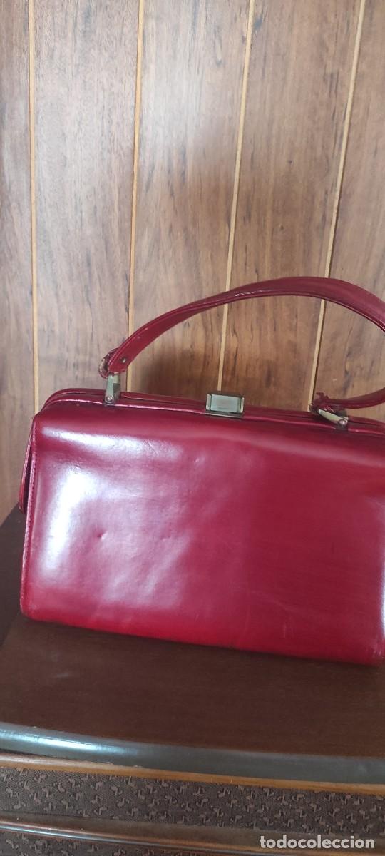 Antig&uuml;edades: ANTIGUO BOLSO DE PIEL ROJO CON DEFECTO. - Foto 5