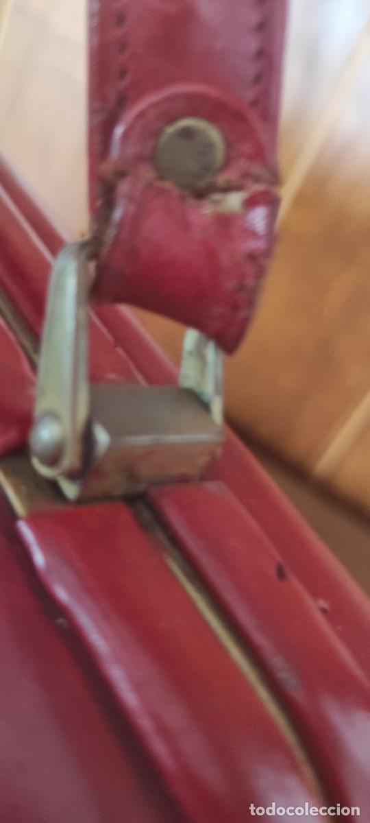 Antig&uuml;edades: ANTIGUO BOLSO DE PIEL ROJO CON DEFECTO. - Foto 7