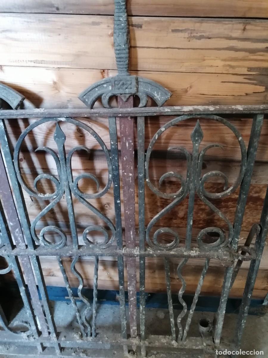 Antig&uuml;edades: s.a. - ANTIGUA VERJA DE HIERRO CON ESPADAS - Foto 8