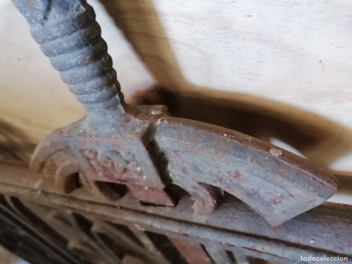 Antig&uuml;edades: s.a. - ANTIGUA VERJA DE HIERRO CON ESPADAS - Foto 10