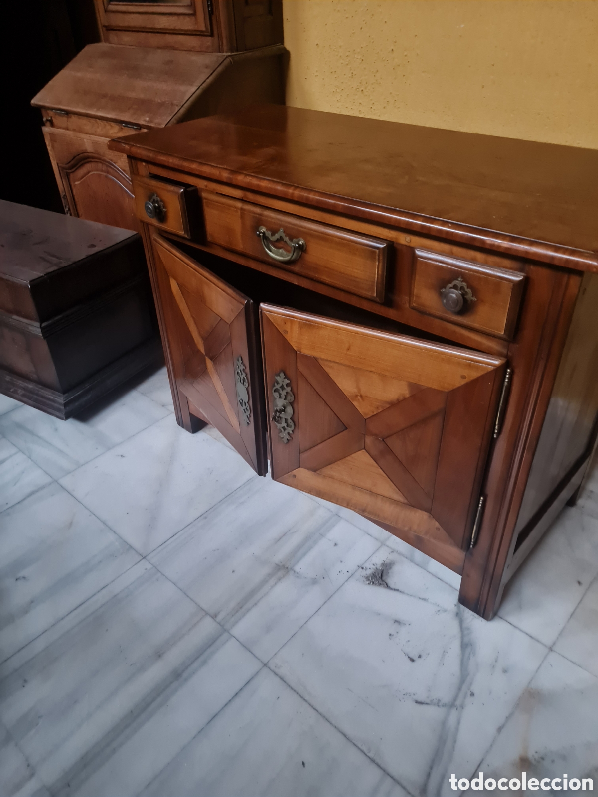 Antig&uuml;edades: Mueble c&oacute;moda en nogal de los 70 - Foto 5