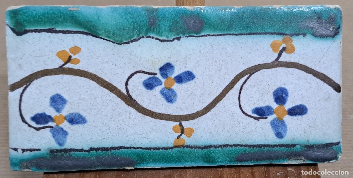 Antig&uuml;edades: Azulejo catal&aacute;n de cenefa, siglo XIX - Foto 1